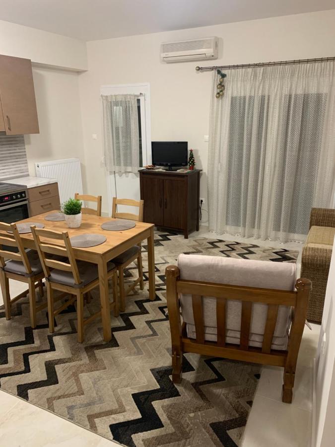 Renovated Apartment In The Center Of Larisa Exterior foto